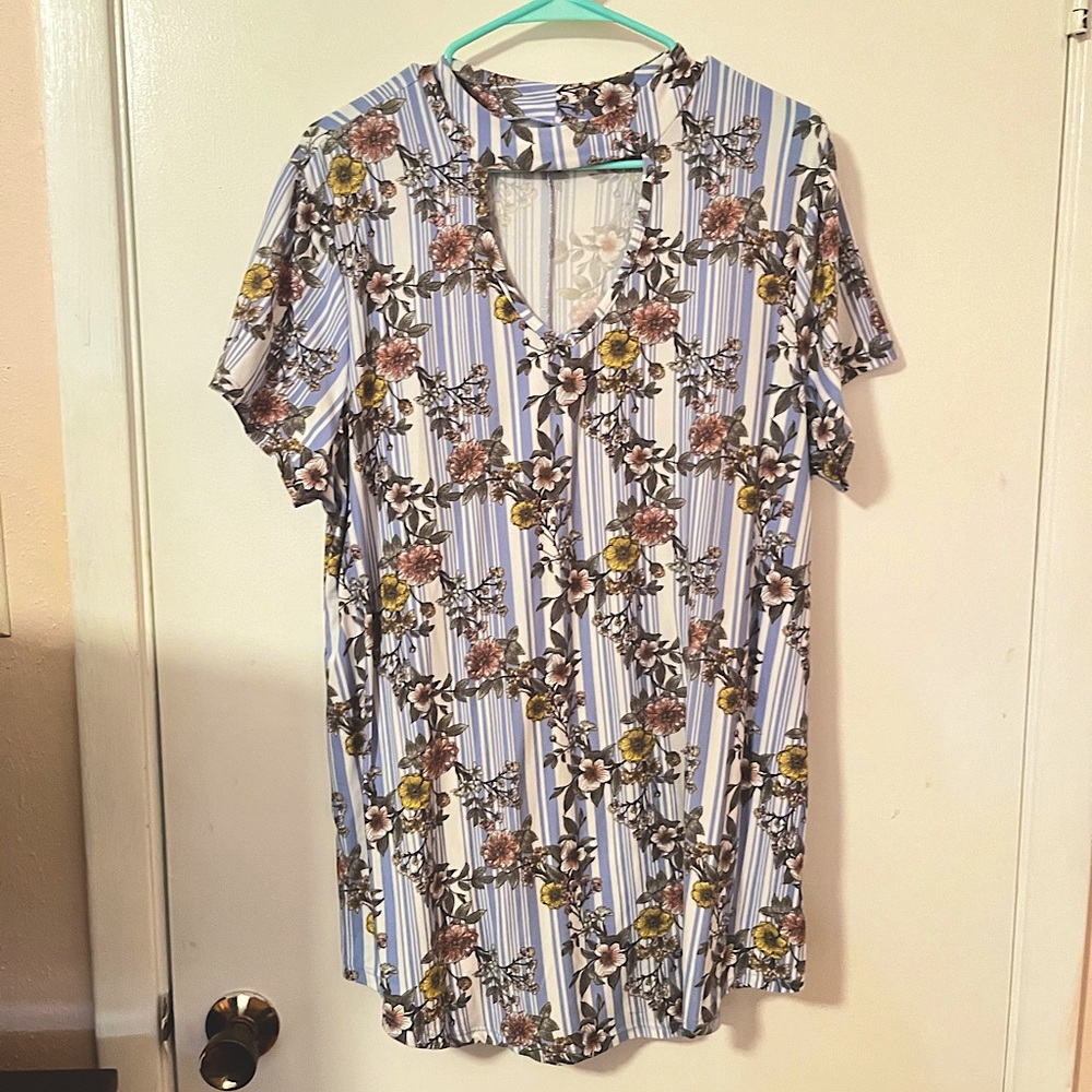 Bobbie Brooks floral striped top keyhole classy top XL soft fabric